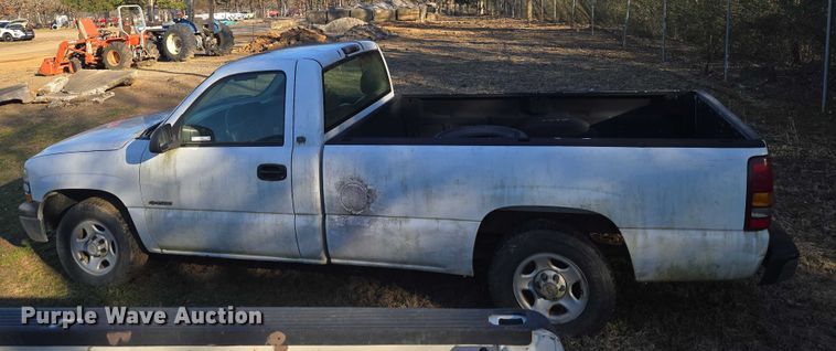 image for item EV2618 2002 Chevrolet Silverado 1500 pickup truck