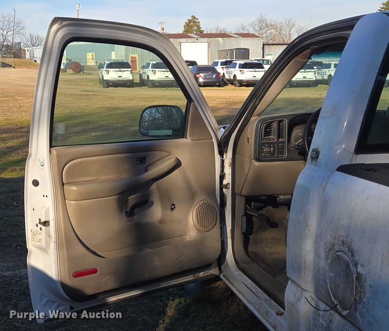 image for item EV2618 2002 Chevrolet Silverado 1500 pickup truck