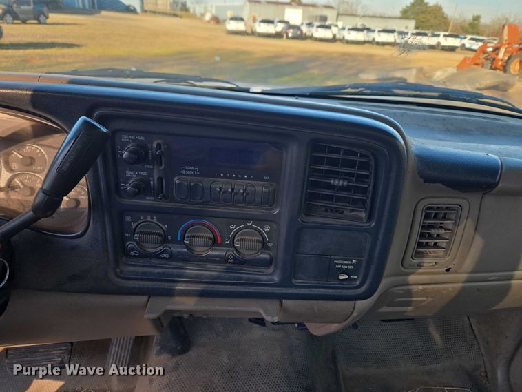 image for item EV2618 2002 Chevrolet Silverado 1500 pickup truck