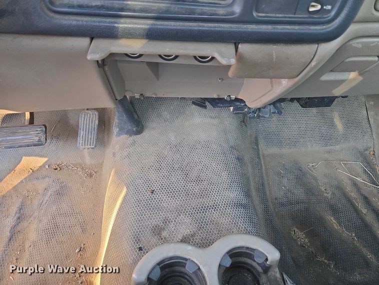 image for item EV2618 2002 Chevrolet Silverado 1500 pickup truck