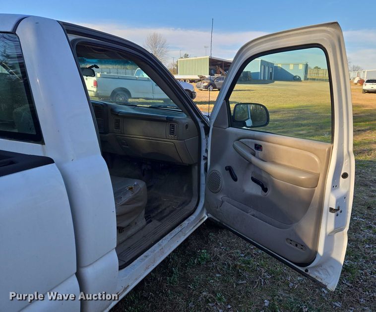 image for item EV2618 2002 Chevrolet Silverado 1500 pickup truck