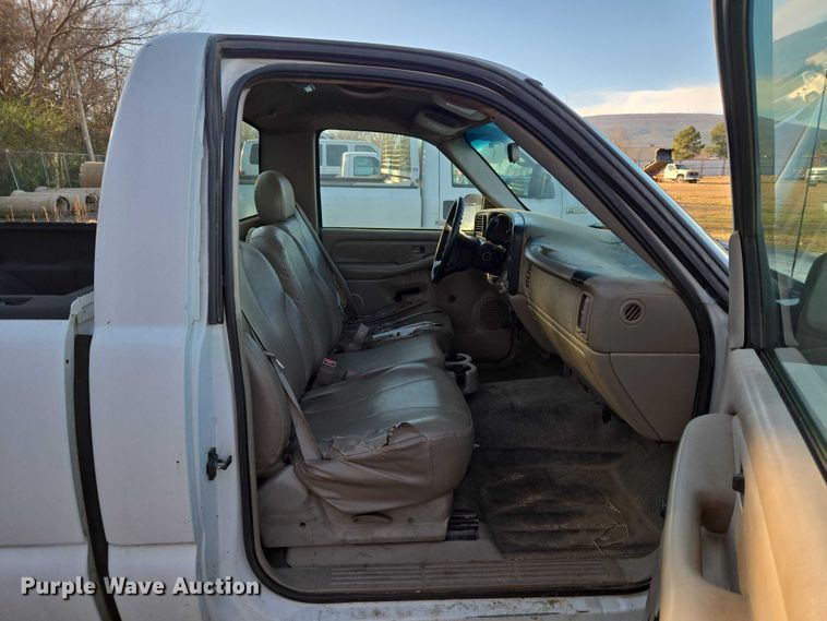 image for item EV2618 2002 Chevrolet Silverado 1500 pickup truck