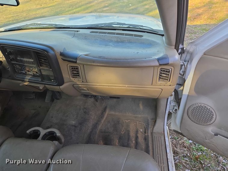 image for item EV2618 2002 Chevrolet Silverado 1500 pickup truck