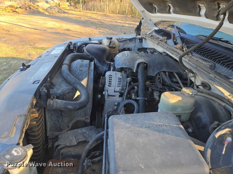 image for item EV2618 2002 Chevrolet Silverado 1500 pickup truck