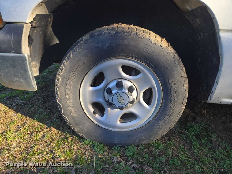 image for item EV2618 2002 Chevrolet Silverado 1500 pickup truck