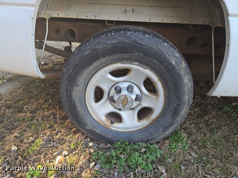 image for item EV2618 2002 Chevrolet Silverado 1500 pickup truck