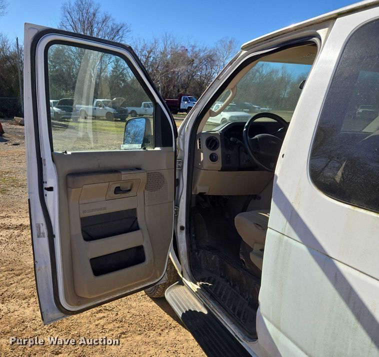 image for item EV2621 2009 Ford Wagon E350 Super Duty van