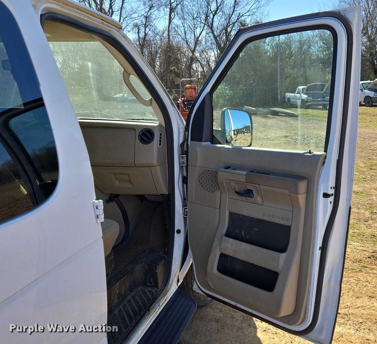 image for item EV2621 2009 Ford Wagon E350 Super Duty van