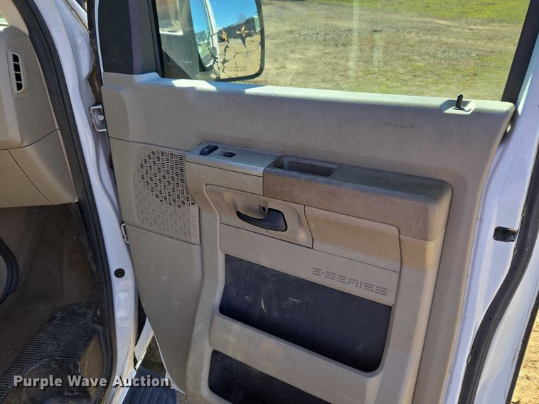 image for item EV2621 2009 Ford Wagon E350 Super Duty van