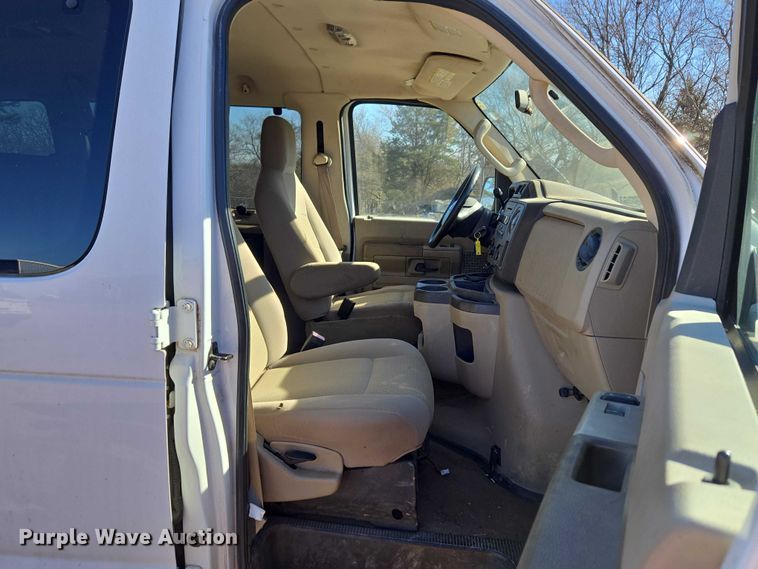 image for item EV2621 2009 Ford Wagon E350 Super Duty van