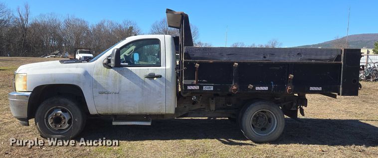 image for item EV2622 2011 Chevrolet Silverado 3500HD dump bed pickup truck