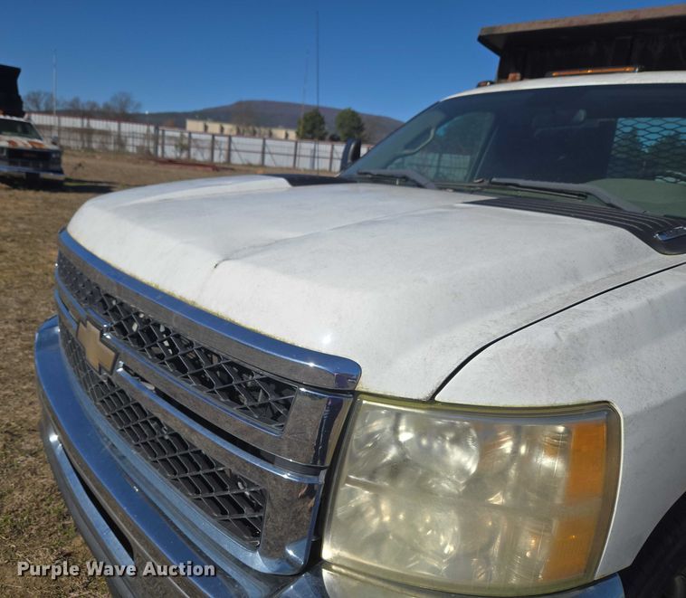 image for item EV2622 2011 Chevrolet Silverado 3500HD dump bed pickup truck