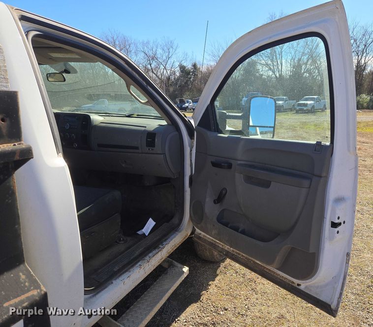 image for item EV2622 2011 Chevrolet Silverado 3500HD dump bed pickup truck