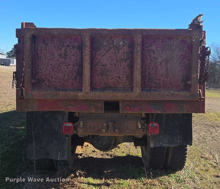 image for item EV2626 1994 Ford F600 dump truck