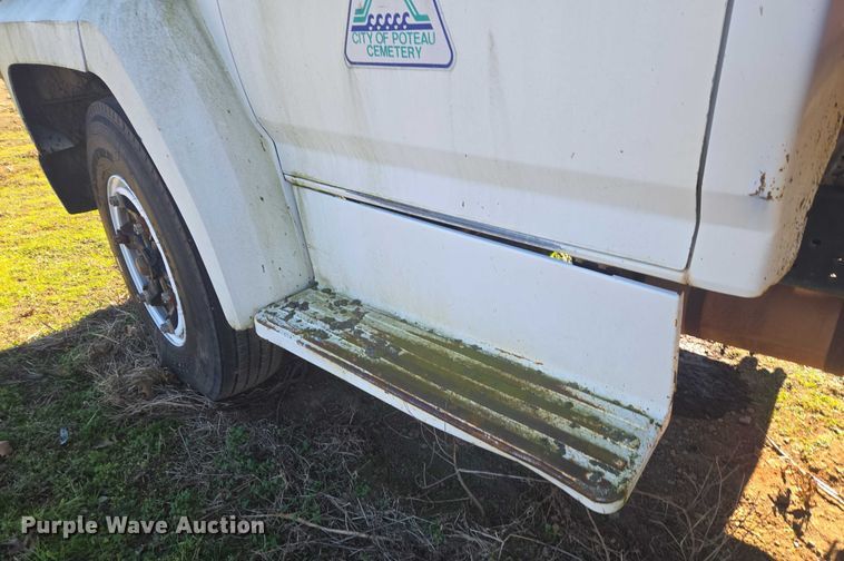 image for item EV2626 1994 Ford F600 dump truck