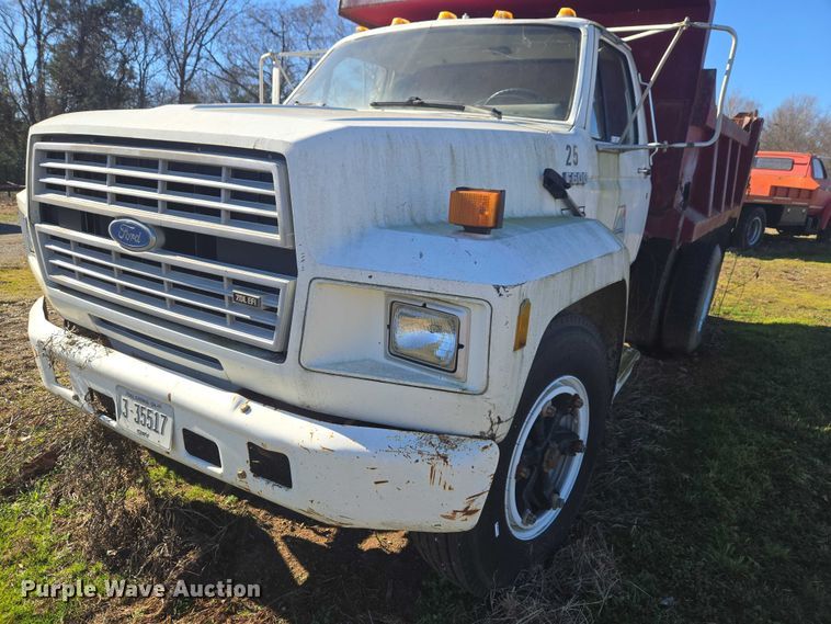 image for item EV2626 1994 Ford F600 dump truck