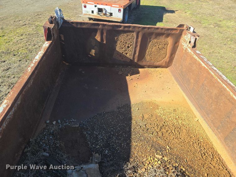 image for item EV2626 1994 Ford F600 dump truck