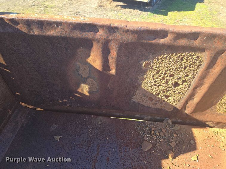 image for item EV2626 1994 Ford F600 dump truck