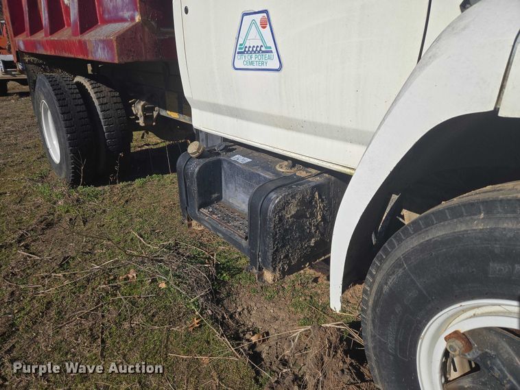 image for item EV2626 1994 Ford F600 dump truck