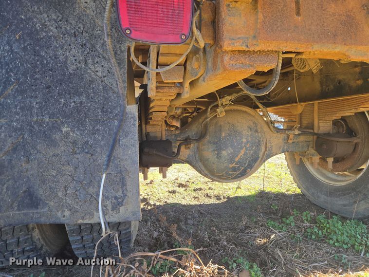 image for item EV2626 1994 Ford F600 dump truck