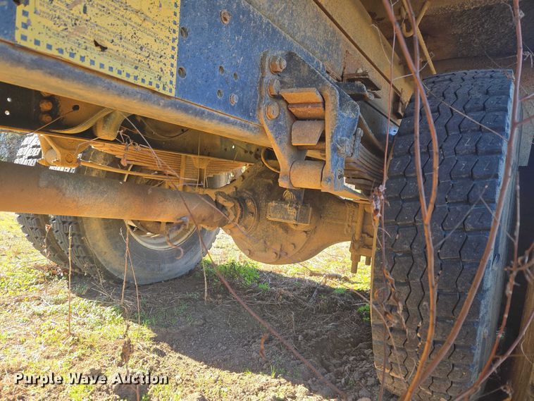 image for item EV2626 1994 Ford F600 dump truck