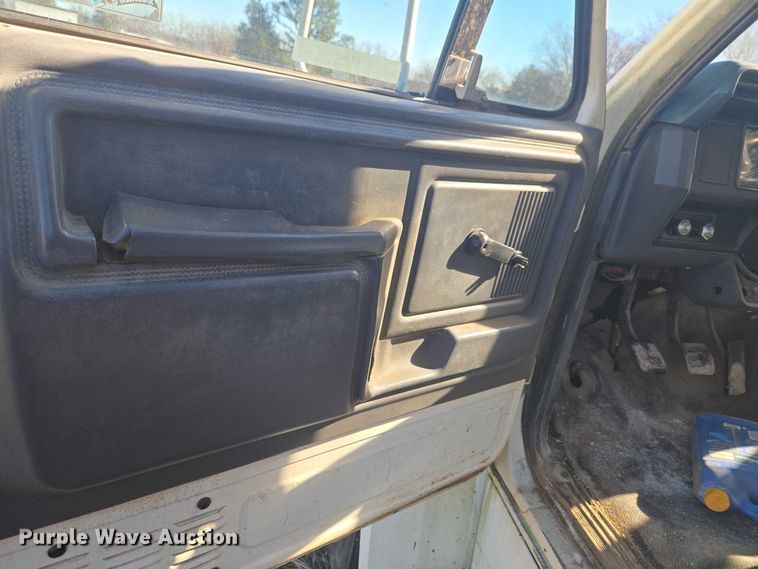 image for item EV2626 1994 Ford F600 dump truck