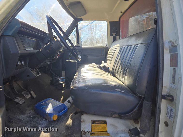 image for item EV2626 1994 Ford F600 dump truck