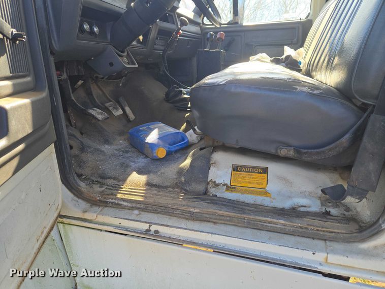 image for item EV2626 1994 Ford F600 dump truck