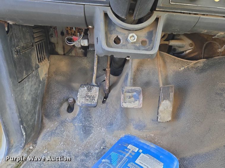 image for item EV2626 1994 Ford F600 dump truck