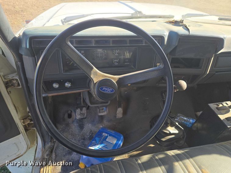 image for item EV2626 1994 Ford F600 dump truck