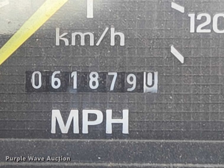 image for item EV2626 1994 Ford F600 dump truck