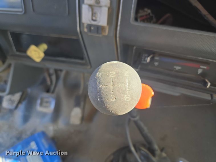 image for item EV2626 1994 Ford F600 dump truck