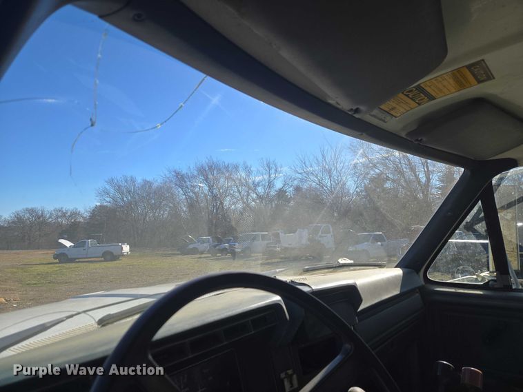 image for item EV2626 1994 Ford F600 dump truck