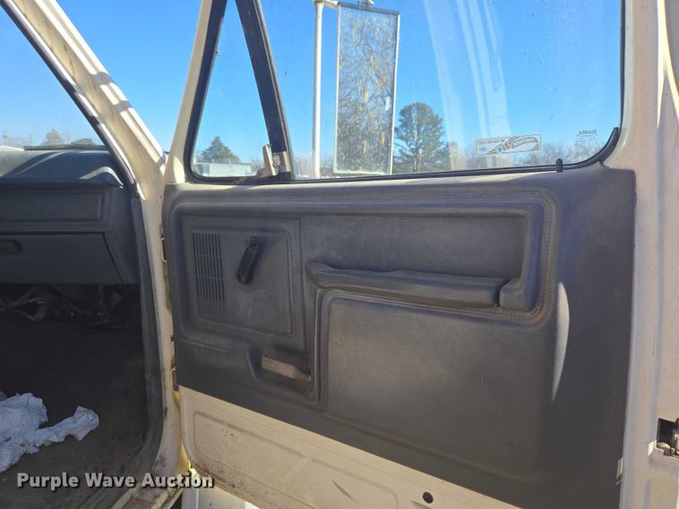 image for item EV2626 1994 Ford F600 dump truck