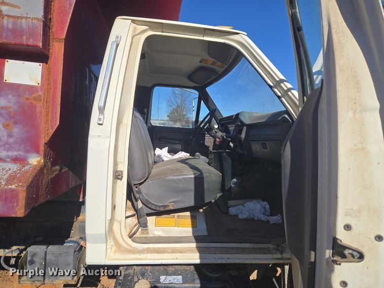 image for item EV2626 1994 Ford F600 dump truck