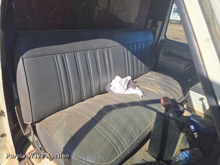 image for item EV2626 1994 Ford F600 dump truck