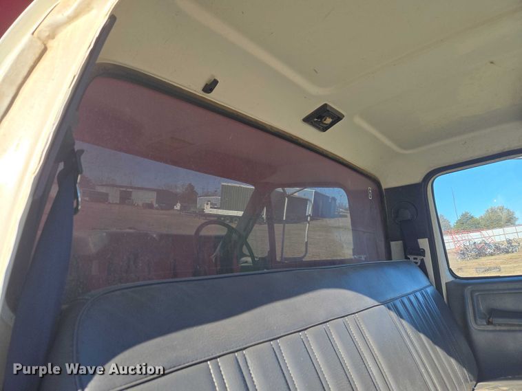 image for item EV2626 1994 Ford F600 dump truck