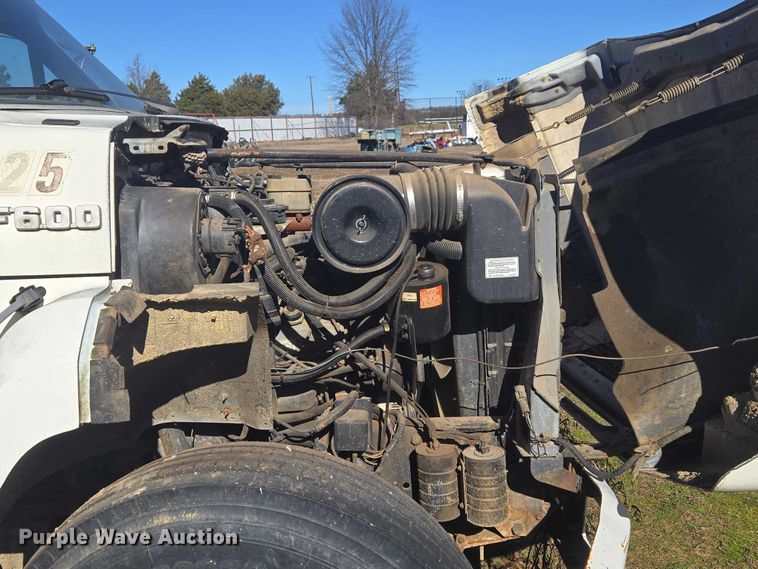 image for item EV2626 1994 Ford F600 dump truck