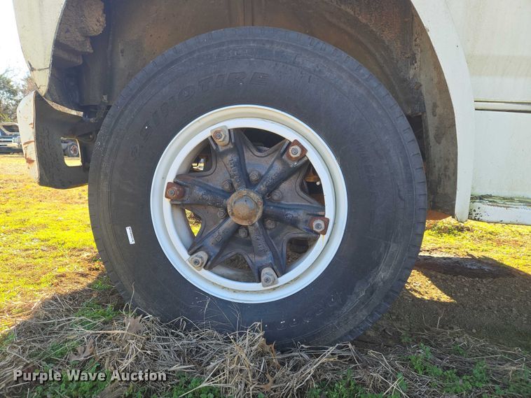 image for item EV2626 1994 Ford F600 dump truck