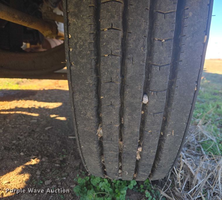 image for item EV2626 1994 Ford F600 dump truck