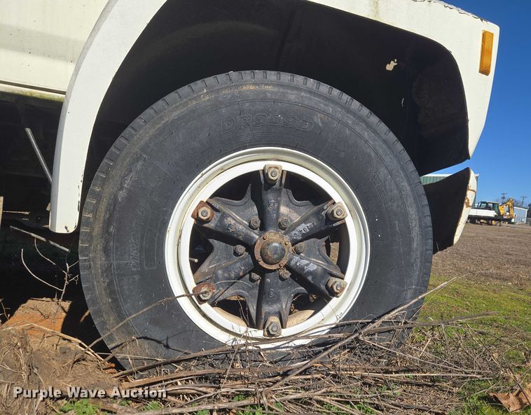 image for item EV2626 1994 Ford F600 dump truck