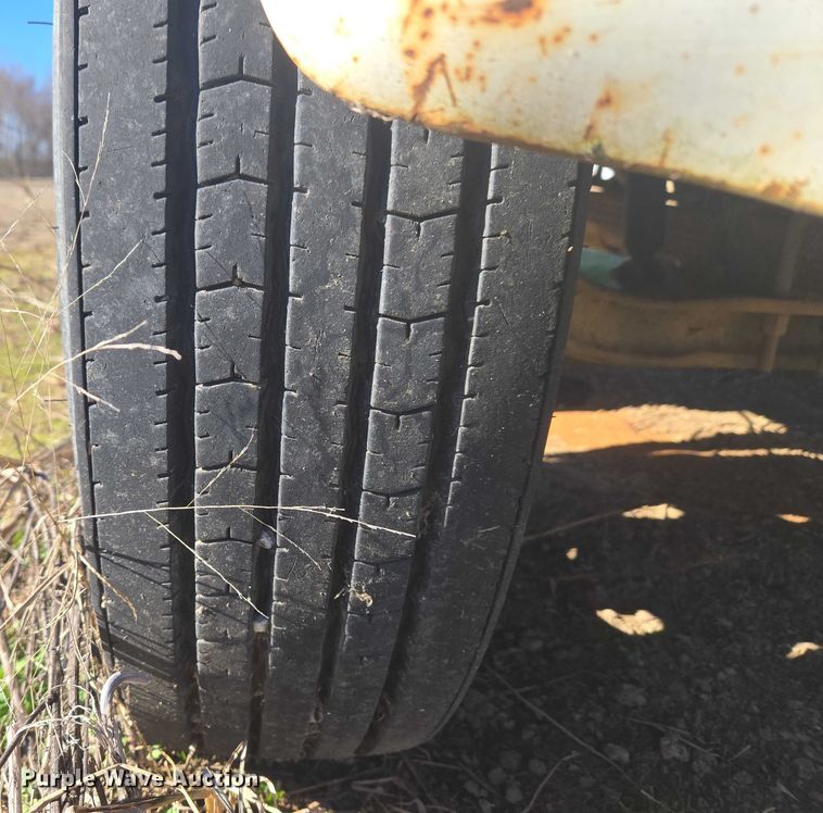 image for item EV2626 1994 Ford F600 dump truck