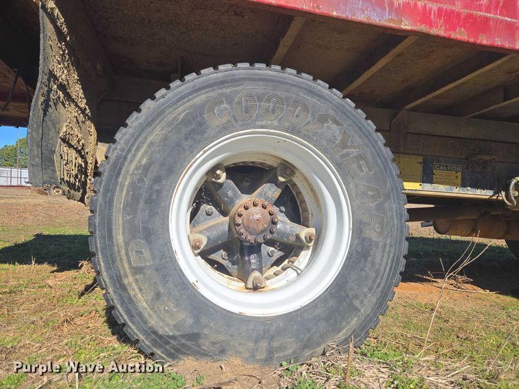 image for item EV2626 1994 Ford F600 dump truck