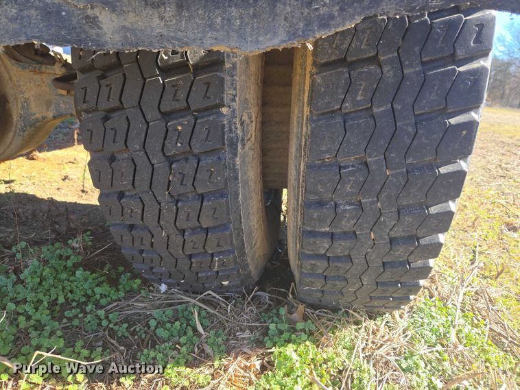 image for item EV2626 1994 Ford F600 dump truck