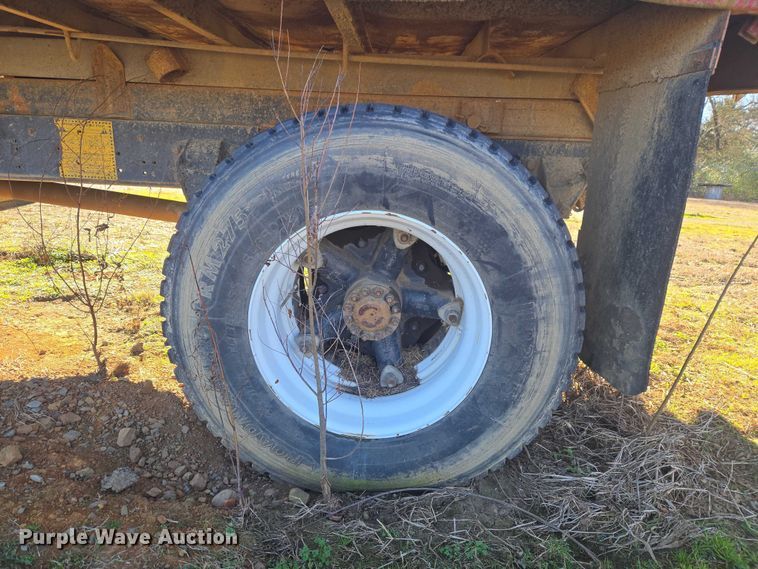 image for item EV2626 1994 Ford F600 dump truck
