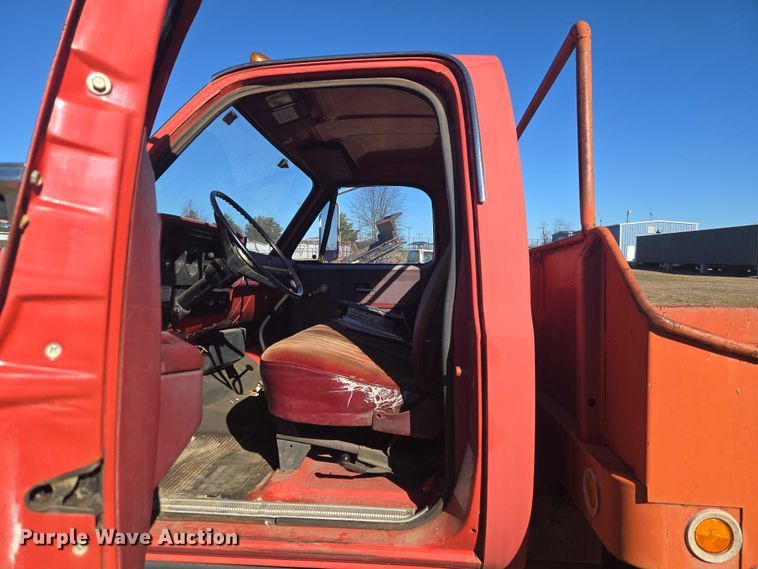 image for item EV2627 1981 Chevrolet C6 flatbed truck