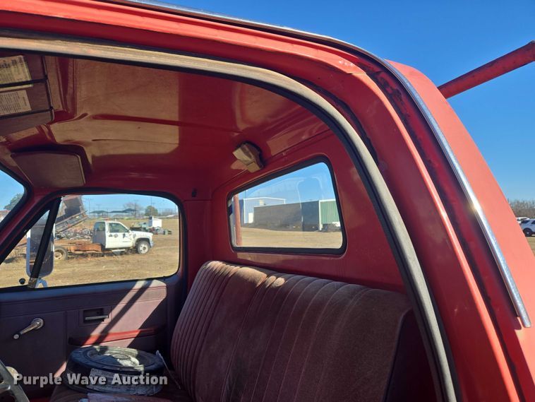 image for item EV2627 1981 Chevrolet C6 flatbed truck