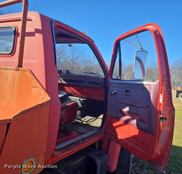 image for item EV2627 1981 Chevrolet C6 flatbed truck