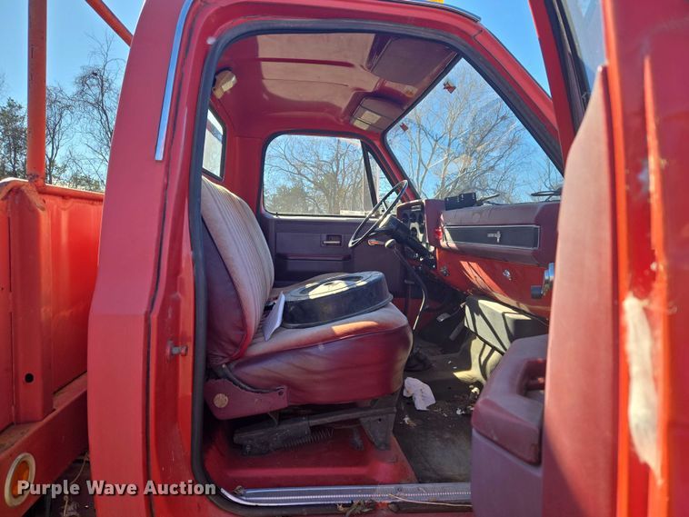 image for item EV2627 1981 Chevrolet C6 flatbed truck