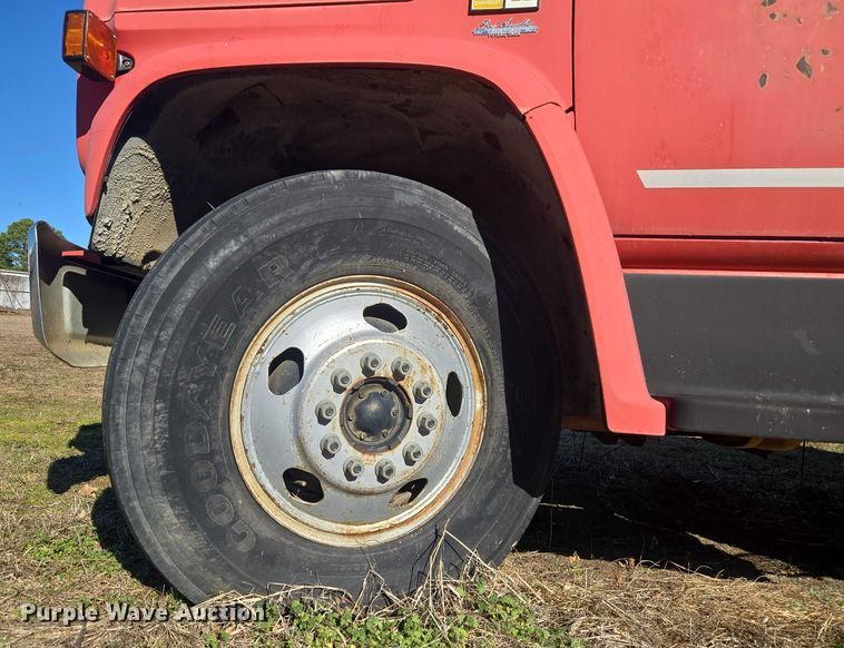 image for item EV2627 1981 Chevrolet C6 flatbed truck